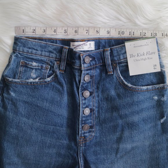 NEW Abercombie & Fitch Ultra High Rise Kick Flare crop Jeans Sized 28 / 6R - Picture 5 of 11